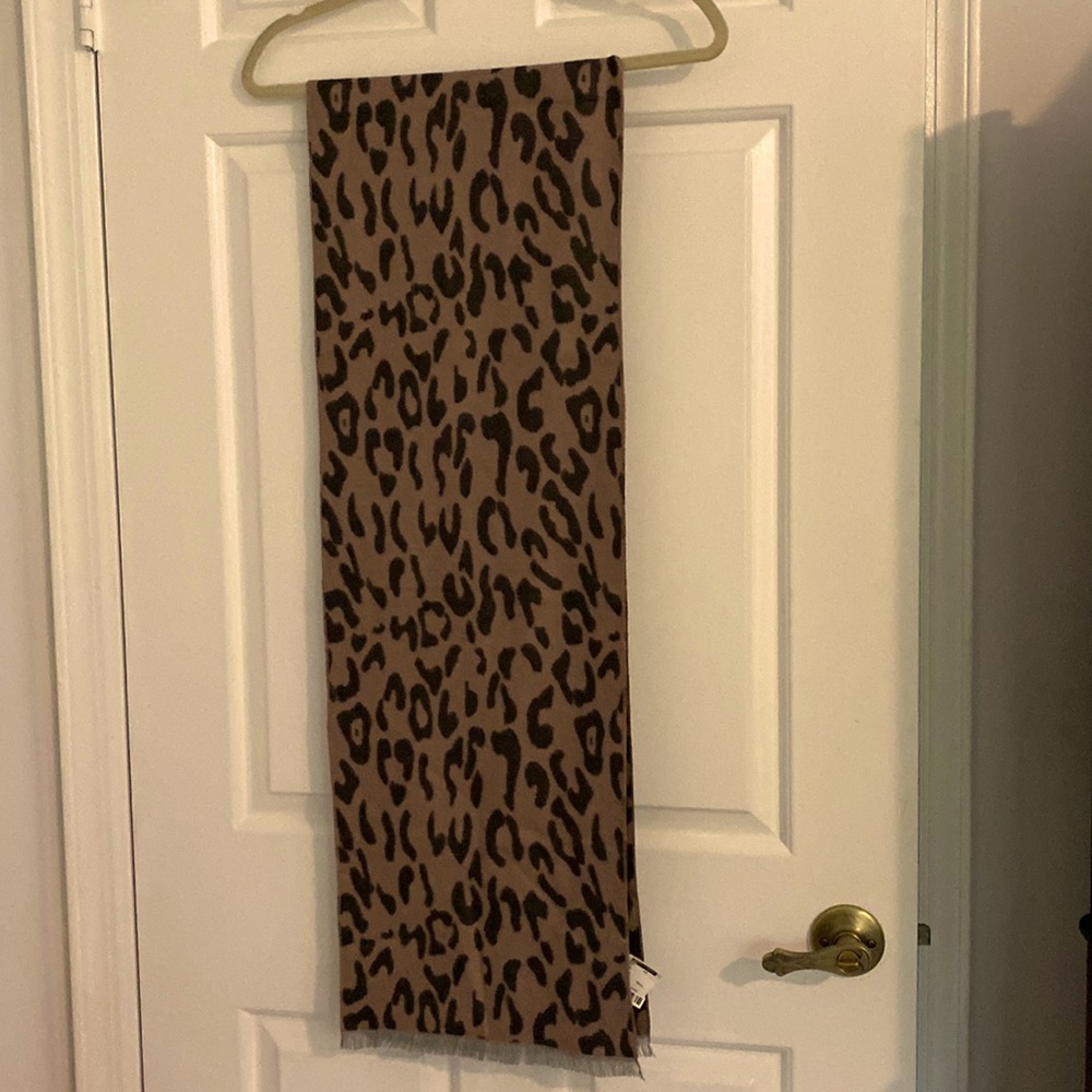 Women’s Leopard print scarf